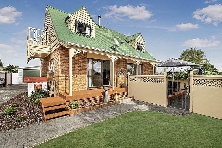 Photo of property in 14 Hadley Wood Drive, Wattle Downs, Auckland, 2103