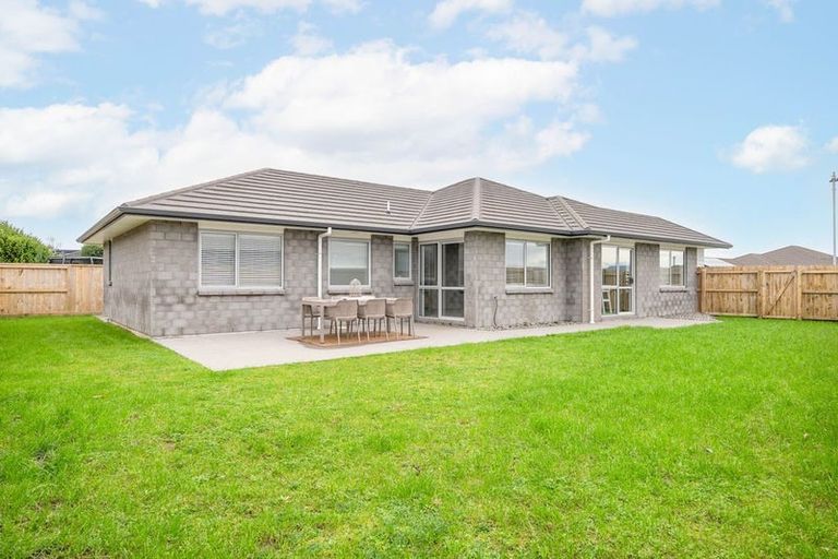 Photo of property in 100 Puhirake Crescent, Pyes Pa, Tauranga, 3112