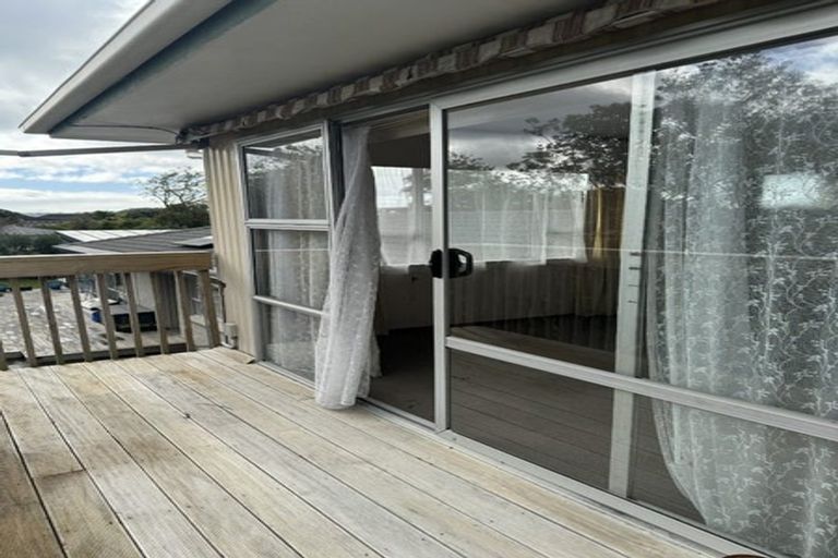 Photo of property in 2/25 Gill Avenue, Te Atatu Peninsula, Auckland, 0610