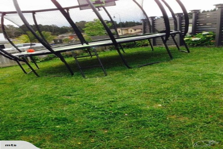 Photo of property in 20 Harrowglen Drive, Northcross, Auckland, 0632