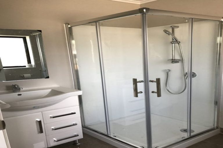 Photo of property in 12 Cobham Crescent, Kelston, Auckland, 0602