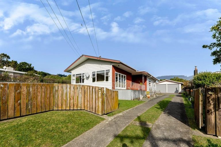 Photo of property in 102 Ruapehu Street, Paraparaumu, 5032