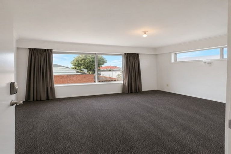 Photo of property in 76a Lake Road, Narrow Neck, Auckland, 0624
