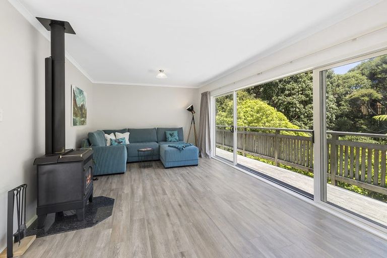 Photo of property in 2 Corlett Road, Plimmerton, Porirua, 5026