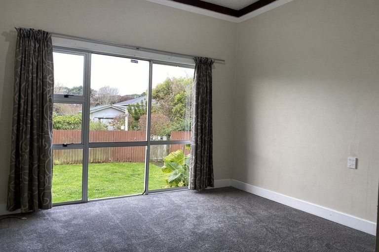 Photo of property in 3 High Street West, Waitara, 4320