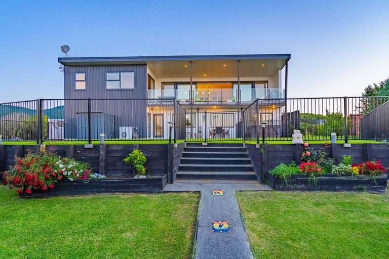 Photo of property in 7 Ocean Vista Lane, Paraparaumu, 5032
