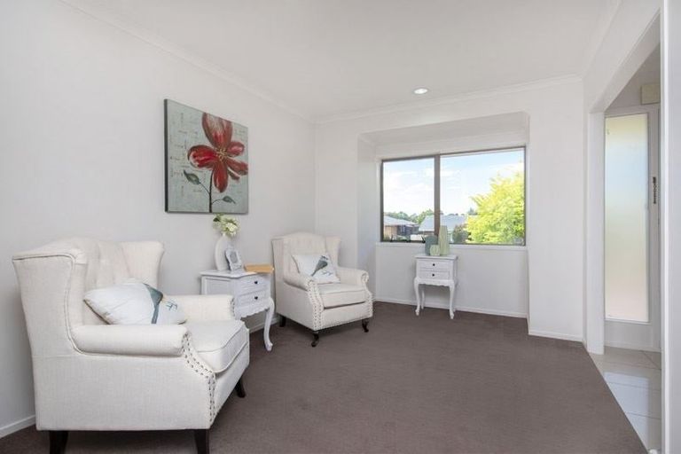 Photo of property in 8 Loloma Drive, Half Moon Bay, Auckland, 2012