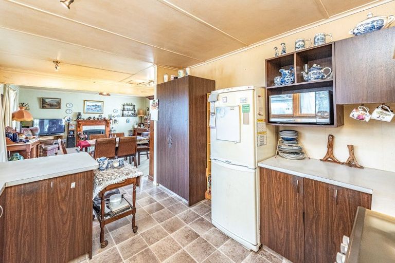 Photo of property in 23 Gloag Street, Waverley, 4510