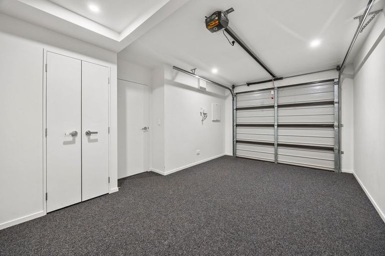 Photo of property in 21 Irving Place, Hobsonville, Auckland, 0616