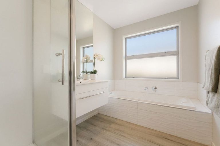 Photo of property in 17 Puhirake Crescent, Pyes Pa, Tauranga, 3112