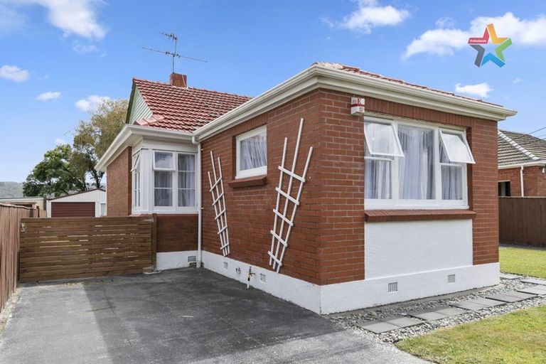 Photo of property in 43 Shearer Crescent, Naenae, Lower Hutt, 5011