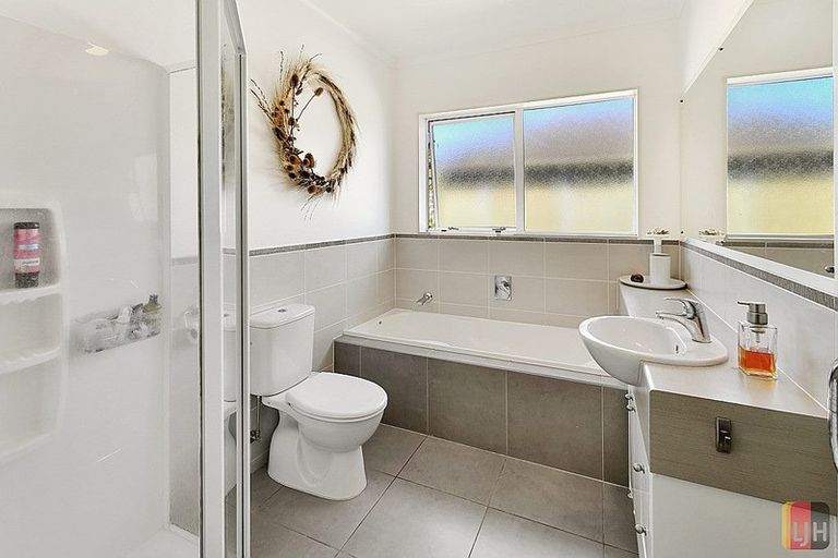 Photo of property in 50 Stranraer Crescent, Wattle Downs, Auckland, 2103
