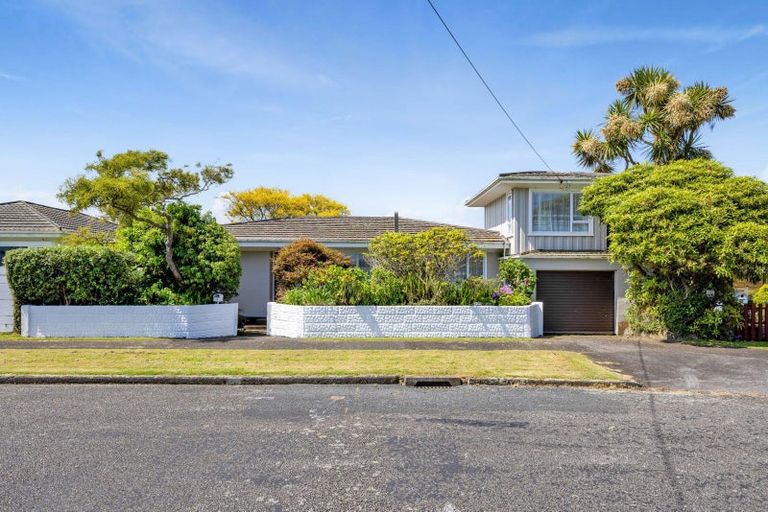 Photo of property in 2a Clifford Street, Hawera, 4610