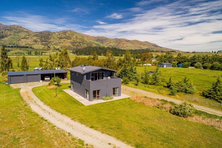 Photo of property in 29 Paterson Drive, Hawea Flat, Wanaka, 9382