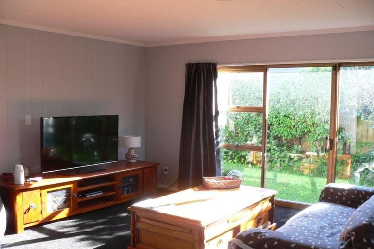 Photo of property in 14a Ngatitoa Street, Tawa, Wellington, 5028