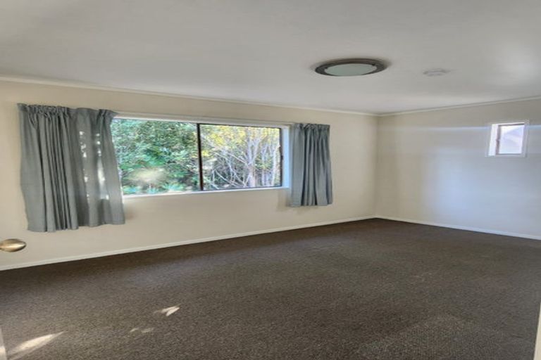 Photo of property in 30 Noeleen Street, Glenfield, Auckland, 0629