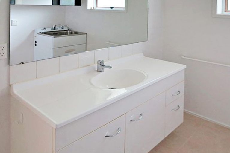 Photo of property in 2/12 Lydia Avenue, Northcote, Auckland, 0627