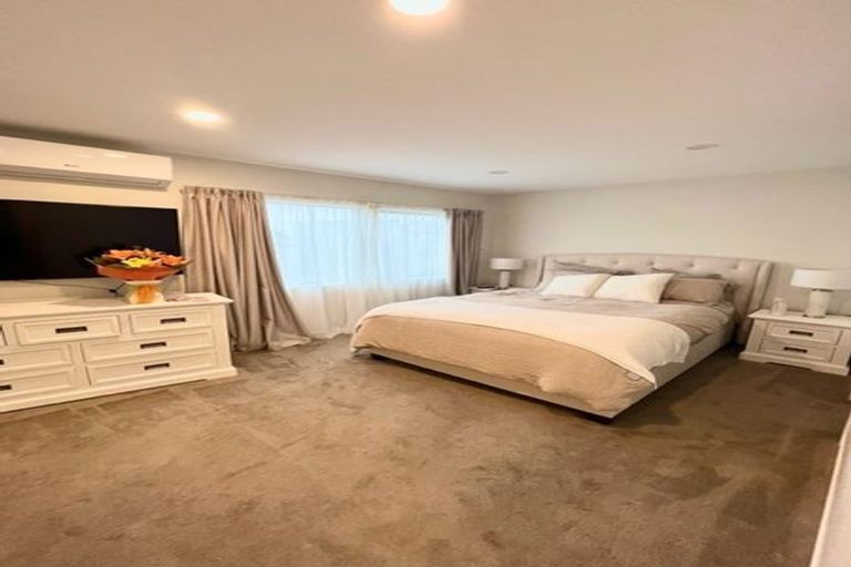 Photo of property in 16 Meritage Lane, Te Atatu South, Auckland, 0610