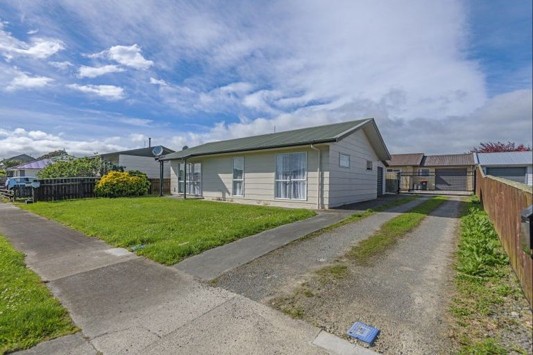 Photo of property in 15 Leander Place, Milson, Palmerston North, 4414