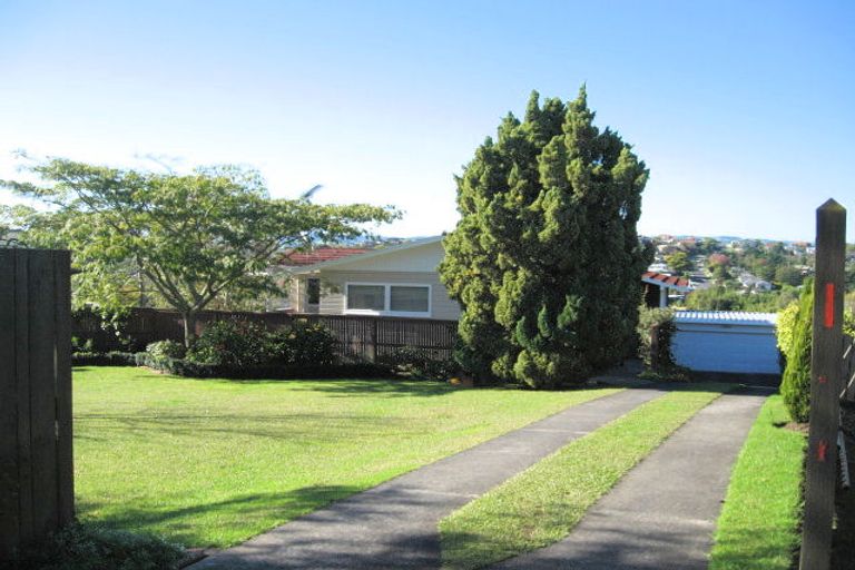 Photo of property in 137 Bleakhouse Road, Mellons Bay, Auckland, 2014