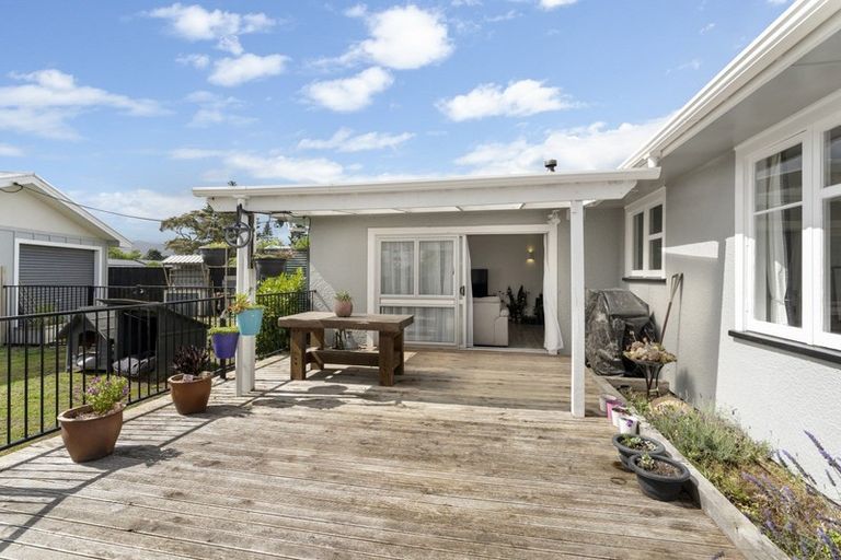Photo of property in 16 Totara Street, Otaki, 5512