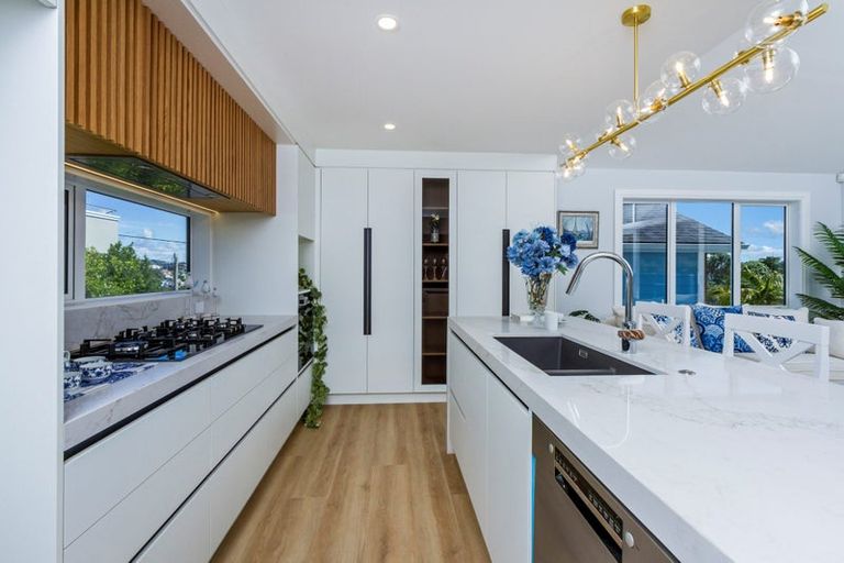 Photo of property in 7b Garadice Road, Rothesay Bay, Auckland, 0630