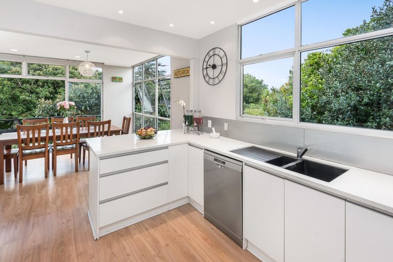 Photo of property in 11a Fenton Terrace, Cockle Bay, Auckland, 2014