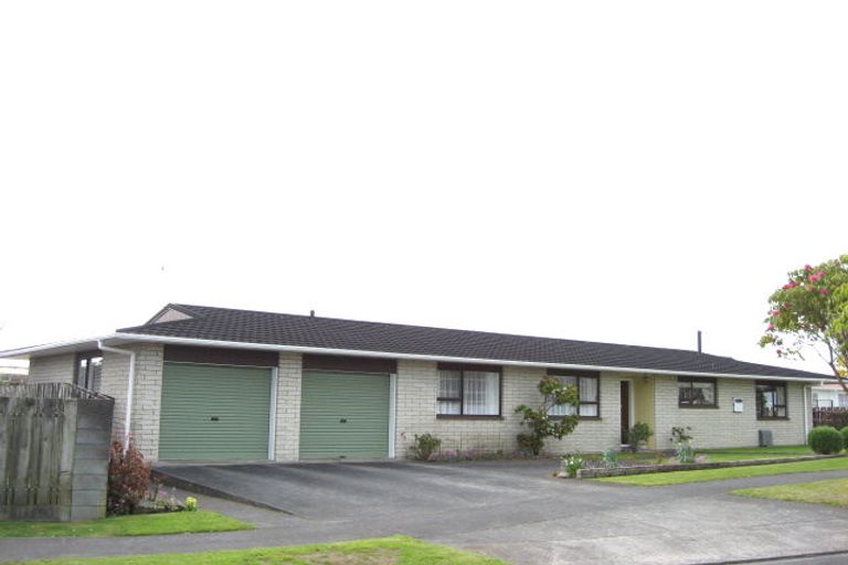 Photo of property in 2 Tamati Place, Merrilands, New Plymouth, 4312
