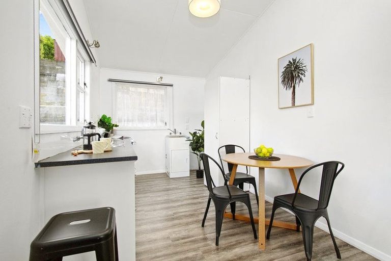 Photo of property in 6c Rewa Terrace, Tawa, Wellington, 5028