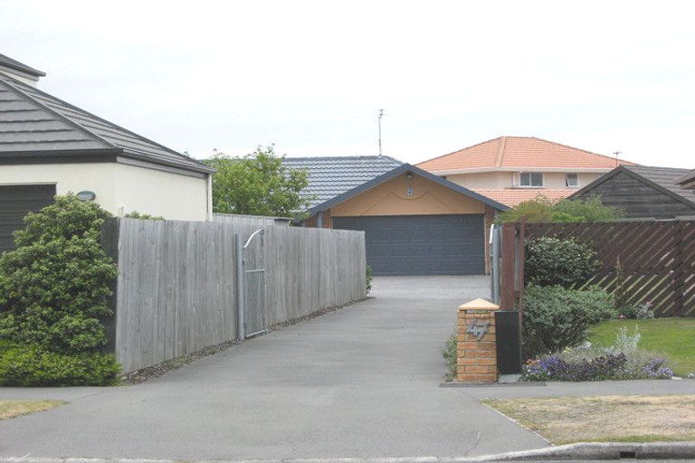 Photo of property in 47 Broadhaven Avenue, Parklands, Christchurch, 8083