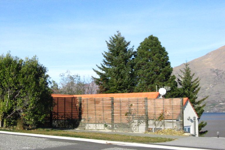 Photo of property in 86/88 Cedar Drive, Kelvin Heights, Queenstown, 9300