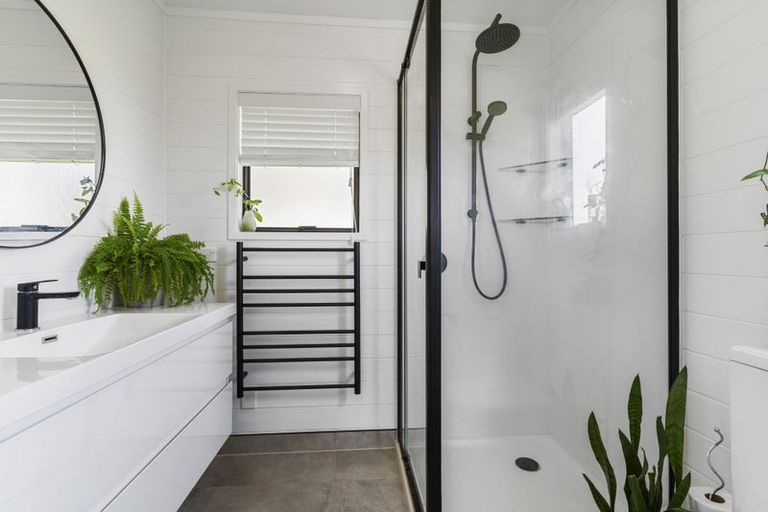 Photo of property in 231 Kaipara Road, Papakura, 2582