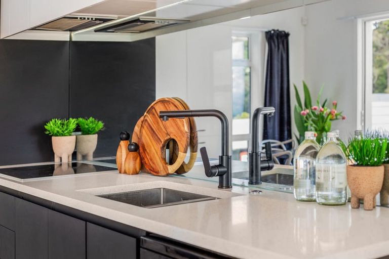 Photo of property in 10 Kilmister Avenue, Thorndon, Wellington, 6011