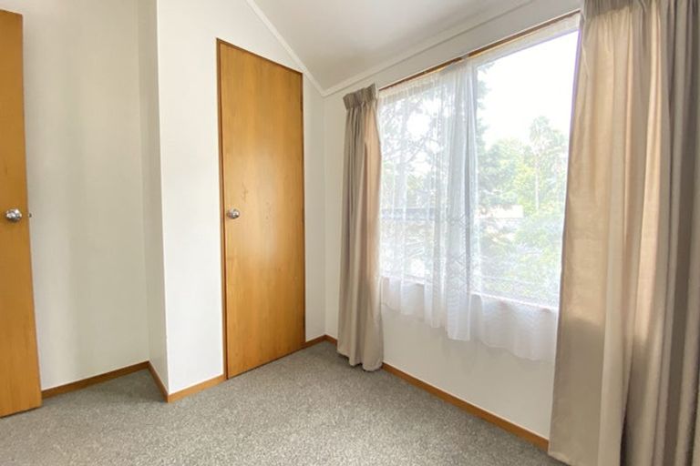 Photo of property in 4/43-53 Chivalry Road, Glenfield, Auckland, 0629