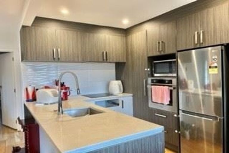 Photo of property in 10 Devon Street, Te Atatu South, Auckland, 0610