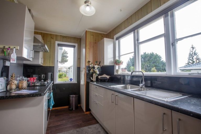 Photo of property in 42 Leicester Street, Cannons Creek, Porirua, 5024