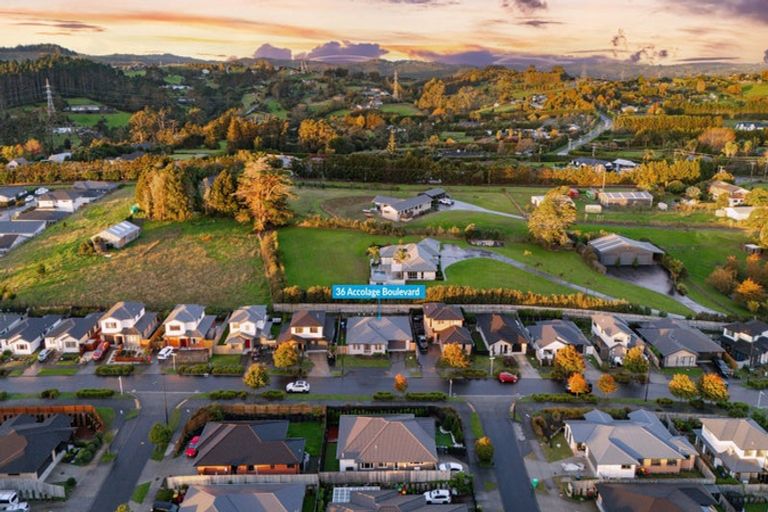 Photo of property in 36 Accolage Boulevard, Kumeu, 0810