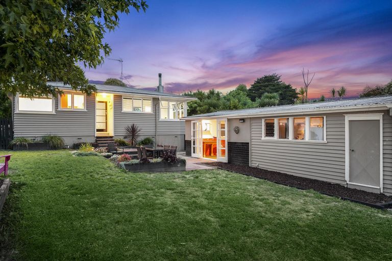 Photo of property in 536 West Coast Road, Oratia, Auckland, 0604