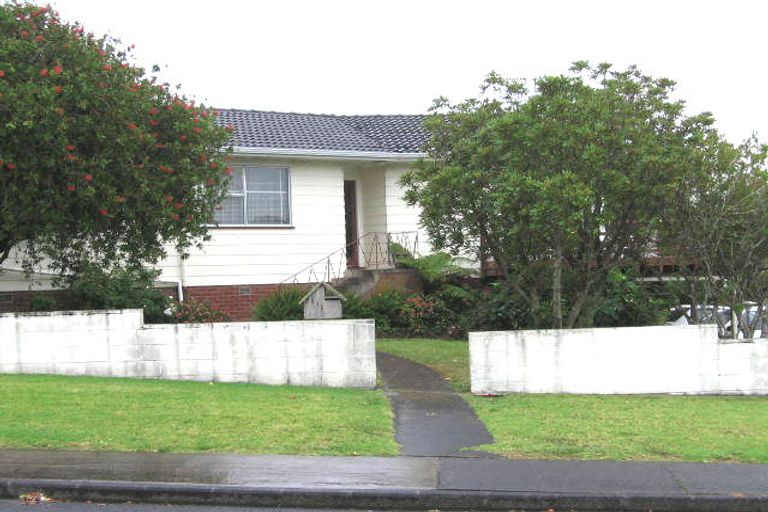 Photo of property in 111 Farquhar Road, Glendene, Auckland, 0602