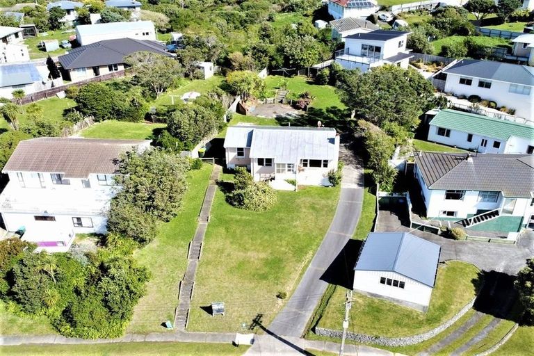 Photo of property in 43 Hiwi Crescent, Titahi Bay, Porirua, 5022