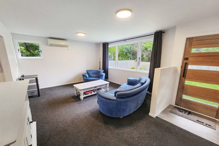 Photo of property in 2/5 Coates Grove, Silverstream, Upper Hutt, 5019