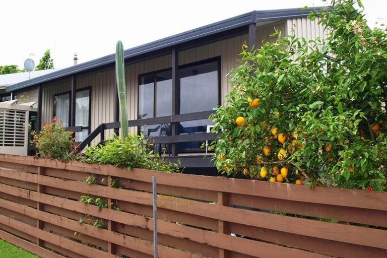 Photo of property in 18 Pokapu Place, Bethlehem, Tauranga, 3110