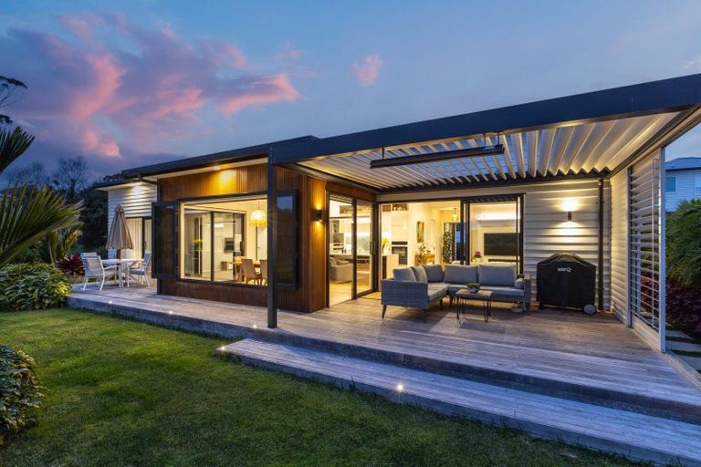 Photo of property in 14 Odlin Lane, Red Beach, 0932