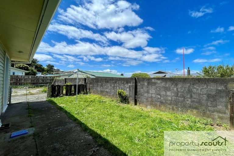 Photo of property in 4 Simons Street, Moturoa, New Plymouth, 4310