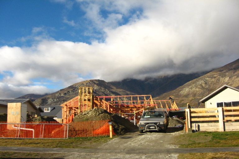 Photo of property in 10 Lochnagar Drive, Lake Hayes, Queenstown, 9304