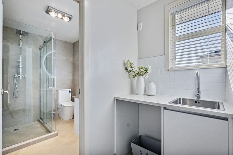 Photo of property in 16 Botany Road, Howick, Auckland, 2010