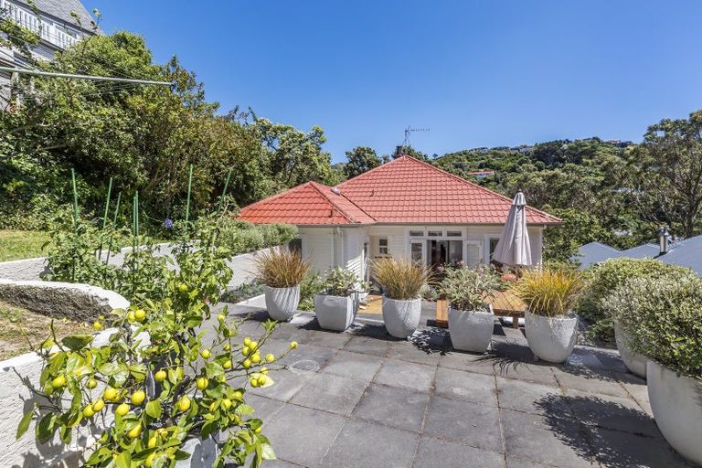Photo of property in 9 Kellsmere Crescent, Island Bay, Wellington, 6023