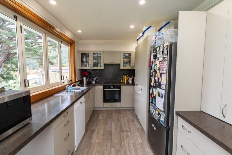 Photo of property in 18 Whangakoko Grove, Birchville, Upper Hutt, 5018