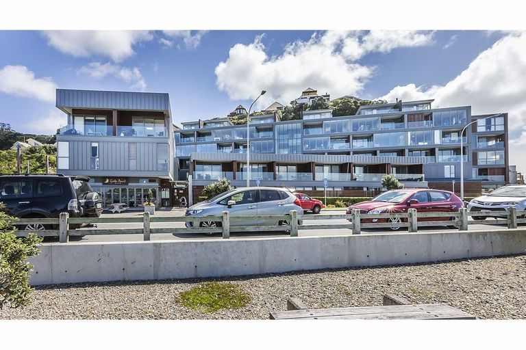 Photo of property in Patent 326 Apartments, 206s/326 Evans Bay Parade, Hataitai, Wellington, 6021