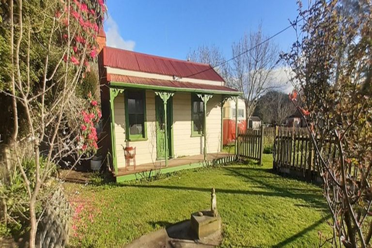 Photo of property in 49 Phillips Street, Tikokino, 4273